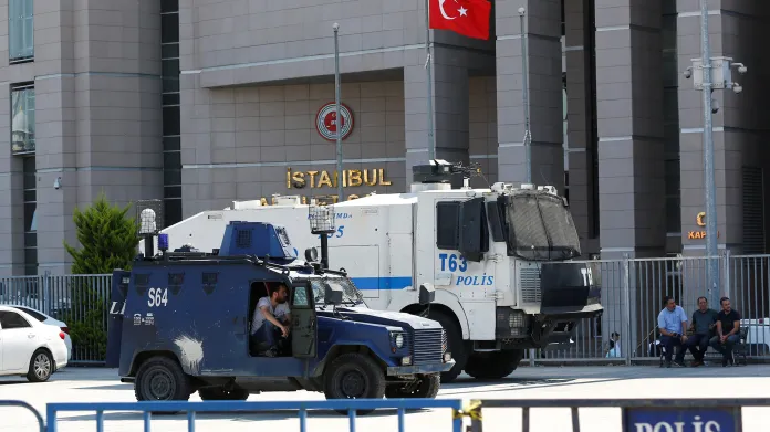 Zvýšená bezpečnostní opatření kvůli soudu s novináři v Istanbulu