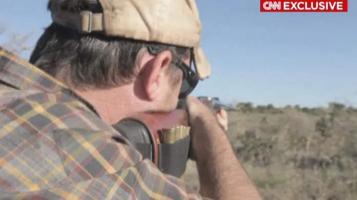 Američan Corey Knowlton zastřelil vydraženého nosorožce