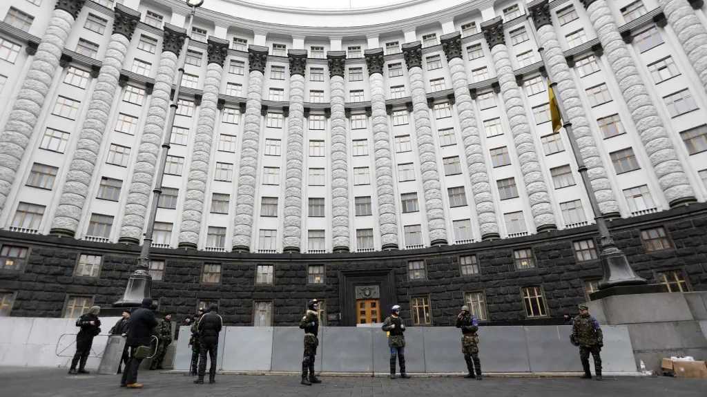 Ukrajinská opozice hlídá ukrajinský parlament