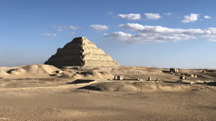 Džoserova pyramida v Sakkáře, v jejíž blízkosti se hrobka hodnostáře Ptahšepsese nachází