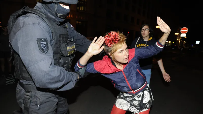 Zásah policie proti squatterům a jejich příznivcům