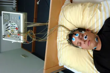 Lidé mají zřejmě obdobu zimního spánku. REM fáze v této době trvá déle, ukázal výzkum