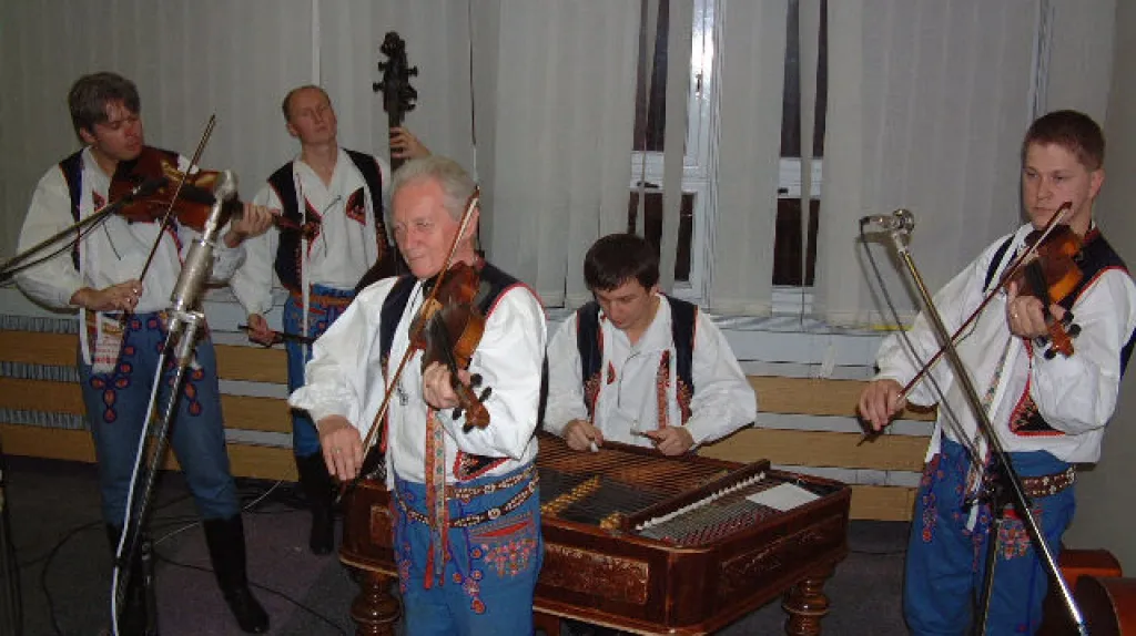 Horňácká cimbálová muzika Martina Hrbáče