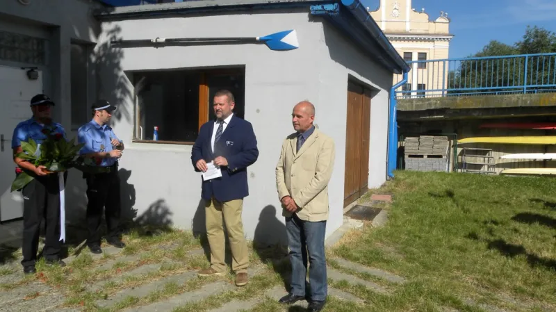 Vzpomínka na popravené veslaře v Lounech