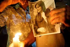 Při protestech v Íránu zemřelo už 185 lidí. Vláda do kurdských provincií posílá těžkou techniku