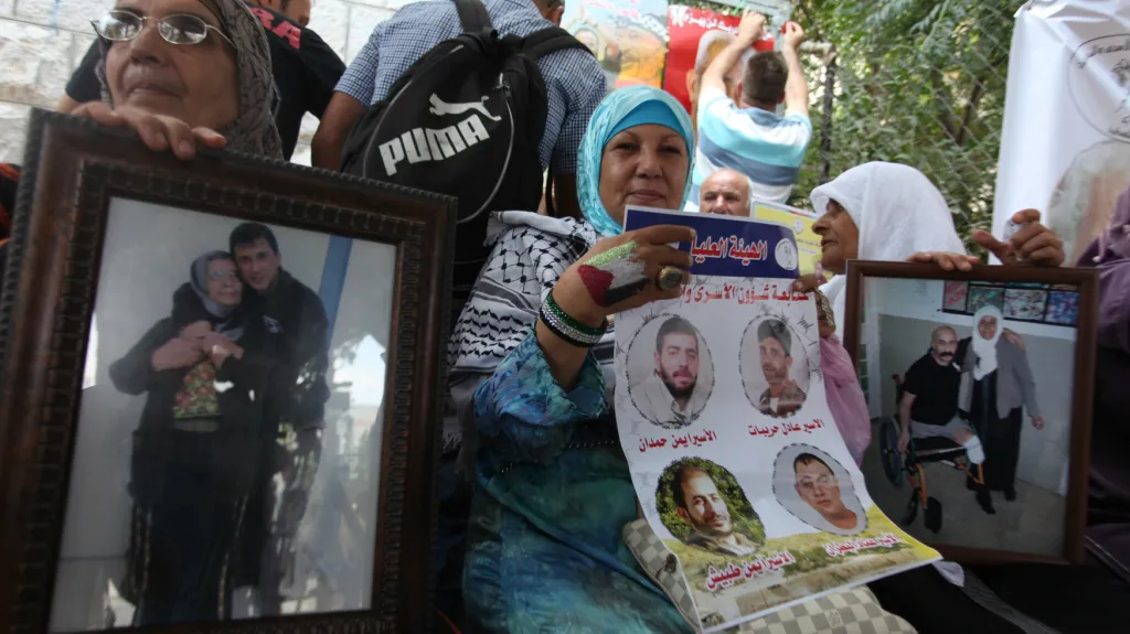 Příbuzní propuštěných palestinských vězňů