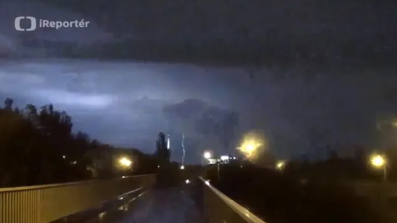 iReportér: Záběry bouře z oblasti pražského Žižkova