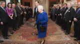 Alžběta II. navštívila jednání vlády