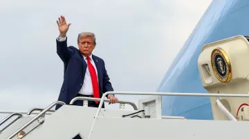 Donald Trump odlétá z Aljašky po setkání s Vladimirem Putinem