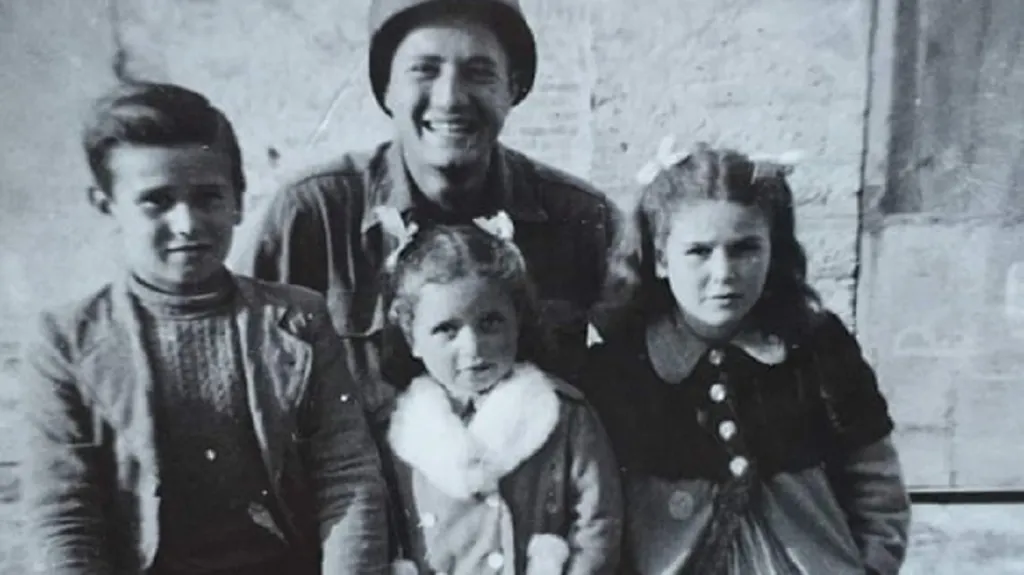 Martin Adler s italskými dětmi