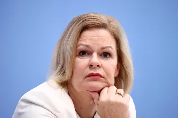 Německo chce zvýšit svou odolnost vůči pravicovému extremismu. Ministryně chystá varovný systém a boj proti nenávisti