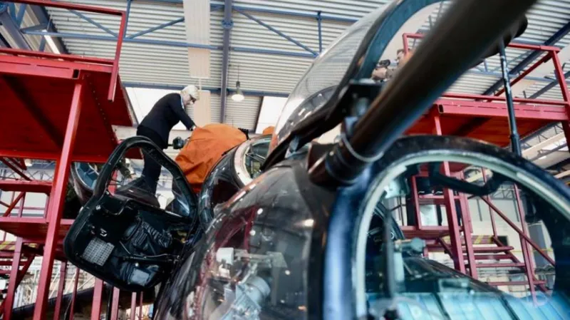 Ministryně Karla Šlechtová se v Náměšti seznamovala s leteckou technikou