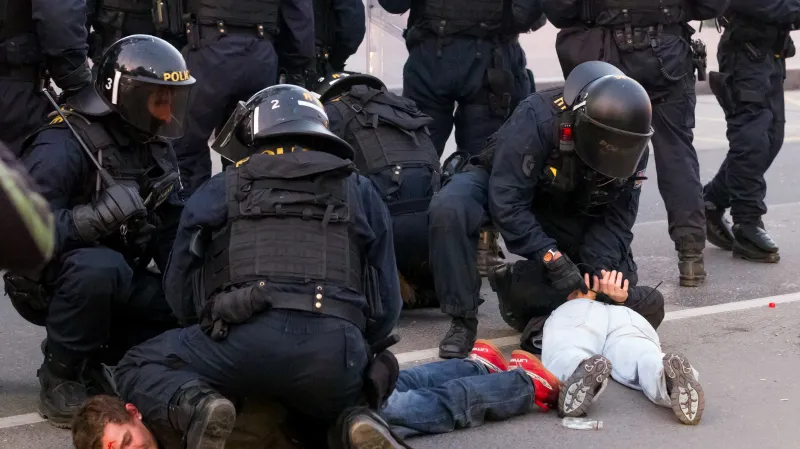 Účastníci mítinku krajně pravicové DSSS se střetli s policií