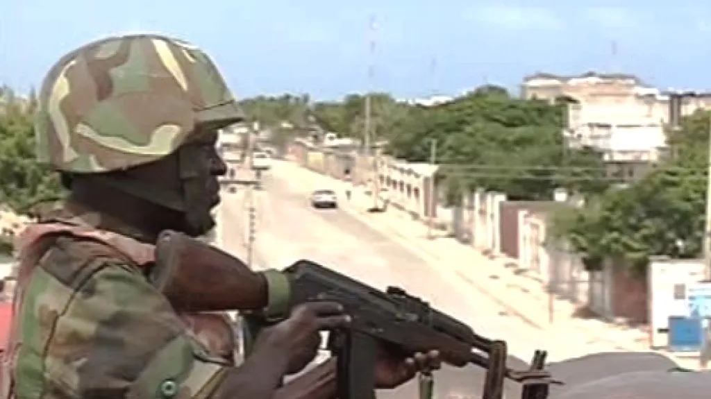 Voják v ulicích Mogadiša