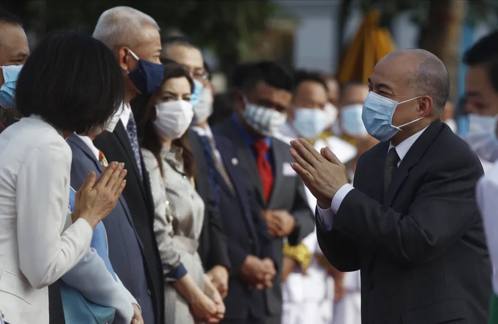Dne nezávislosti Kambodže se zúčastnil současný král