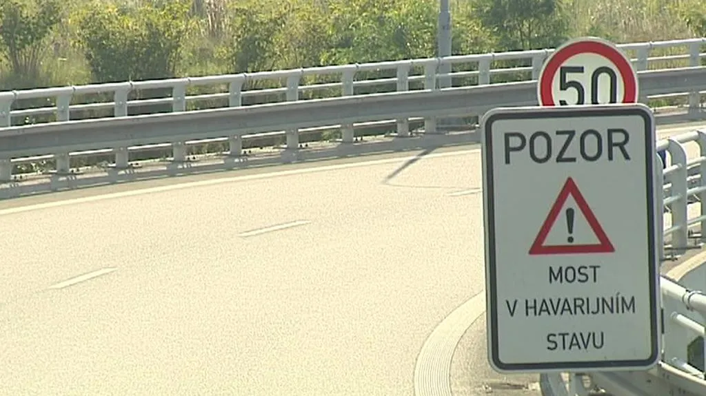 Most u dálnice je v havarijním stavu