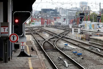 V Belgii se srazil vlak se školním autobusem, na místě jsou mrtví