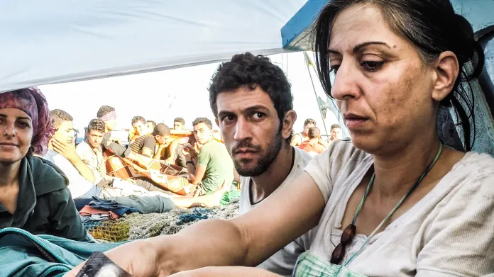 Plavba - autentické záběry z lodi se syrskými uprchlíky