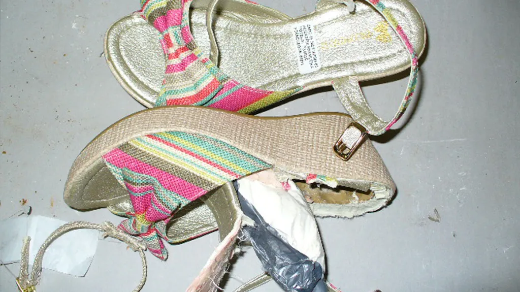 Kokain pašovaný v podpatku boty