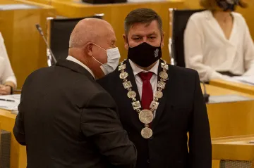 Osm let komunistické vlády v Ústeckém kraji skončilo, Bubeníčka vystřídal Schiller z ANO