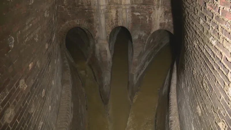 Pražská kanalizace pod Staroměstským náměstím