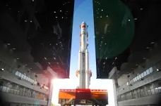Čína představila své kosmické záměry. Chce monitorovat odpad či zkoumat Měsíc