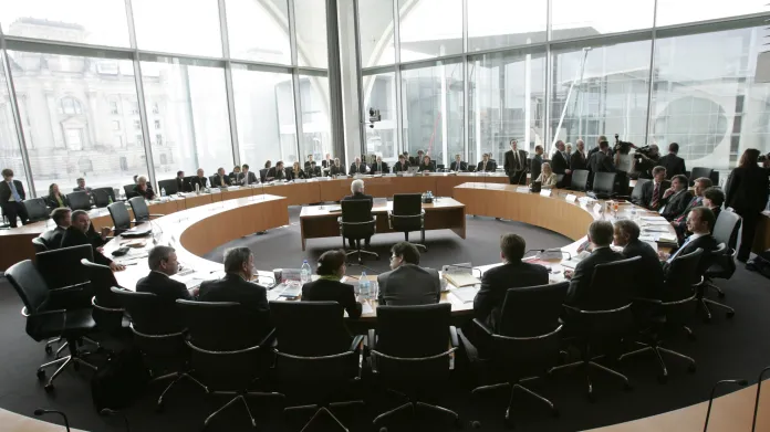 Steinmeier vypovídá před parlamentním výborem kvůli kauze Kurnaz (2007)