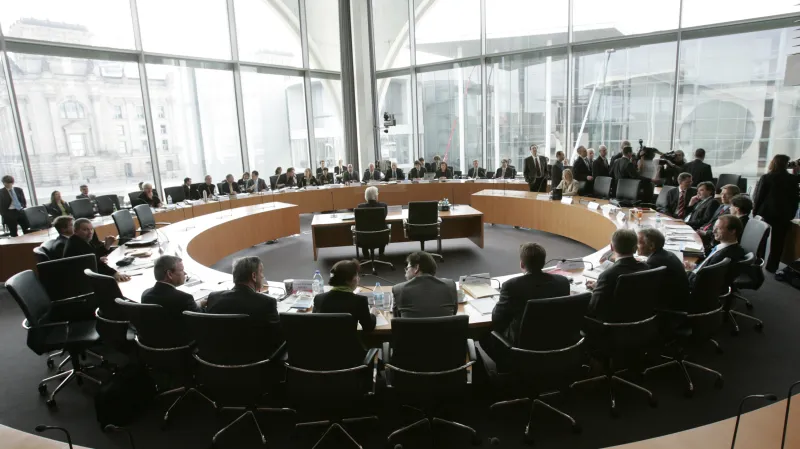 Steinmeier vypovídá před parlamentním výborem kvůli kauze Kurnaz (2007)