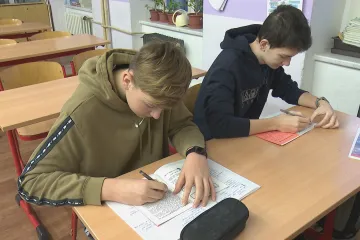 O doučování po distanční výuce je stále zájem. Ministerstvo už ale s jeho plošnou podporou nepočítá