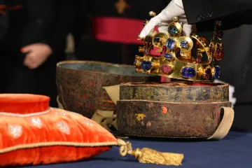 Korunovační klenoty se po třech letech znovu ukázaly veřejnosti