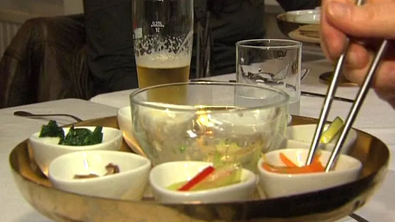 Jídlo v severokorejské restauraci