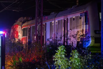 Nedaleko Bratislavy se srazily vlaky, na místě jsou zranění