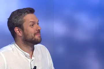 Česko odkládá roušky. Jejich propagátor chce nyní Čechy naučit optimismu