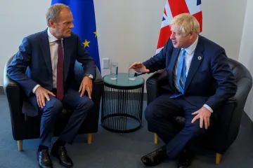 Žádám o odklad, ale nechci ho, vzkázal Johnson do Bruselu. Dopis nepodepsal