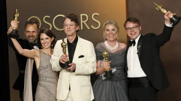 Tvůrci oscarového dokumentu Pan Nikdo proti Putinovi, David Borenstein je uprostřed a Pavel Talankin vpravo. Druhá zleva stojí producentka Alžběta Karásková