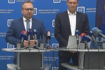 O rodičovský příspěvek bude možné požádat elektronicky, oznámil Jurečka. Chystá i úpravu sítě úřadů práce