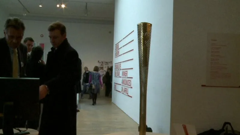 Olympijská pochodeň v Muzeum designu v Londýně