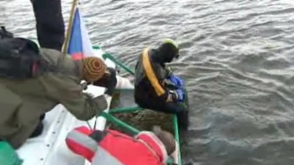 Potápěči mapují torza Juditina mostu