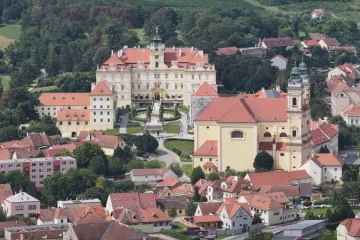 Některá města se brání přehršli turistů stavební uzávěrou
