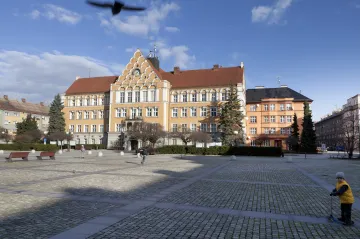 Těšín a Cieszyn jsou stále jako jedno město. Státní hranice je rozdělila před sto lety