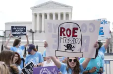 Americký nejvyšší soud zrušil právo na potrat dané verdiktem z roku 1973
