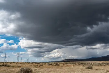 Česko v úterý zasáhnou silné bouřky, varují meteorologové
