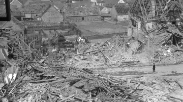 Škody způsobné bombardováním spojeneckými letadly v květnu 1943