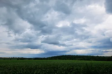 Týden podle předpovědi začne s mraky a skončí teplým víkendem