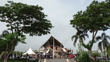 Zemětřesení v Indonésii v provincii Západní Sulawesi připravilo o život desítky obyvatel města Mamuju