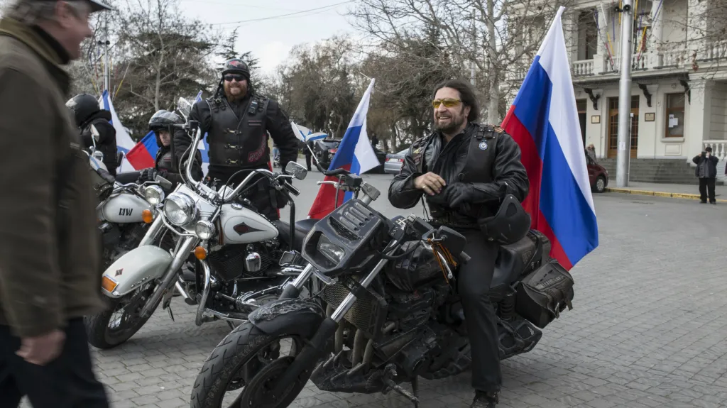 Členové motorkářského klubu Noční vlci