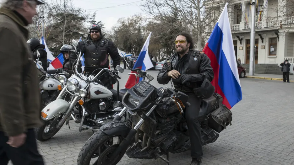 Členové motorkářského klubu Noční vlci