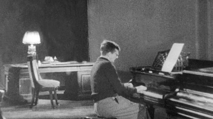 Šostakovič při komponování Leningradské symfonie