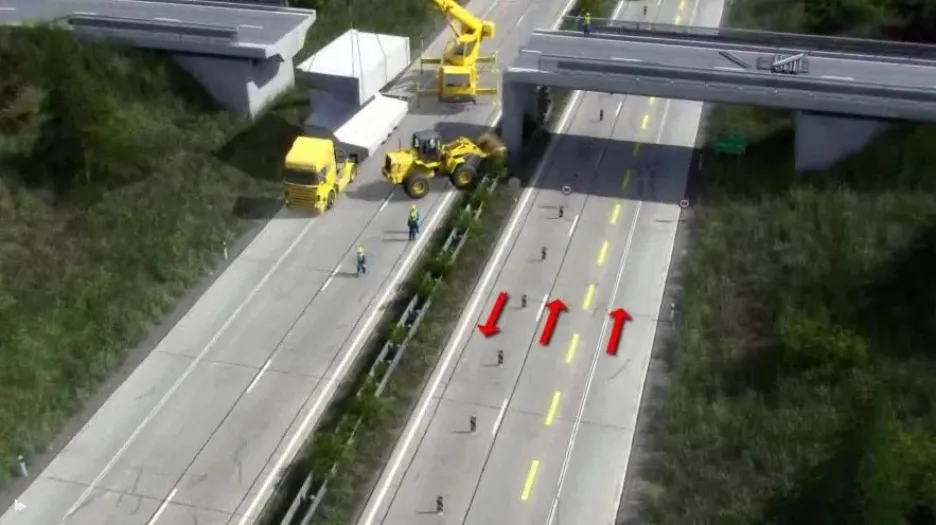 Při demontáži nadjezdů nelze zachovat provoz v režimu 2+2 jízdní pruhy. V jednom směru bude doprava svedena jen do jednoho pruhu.