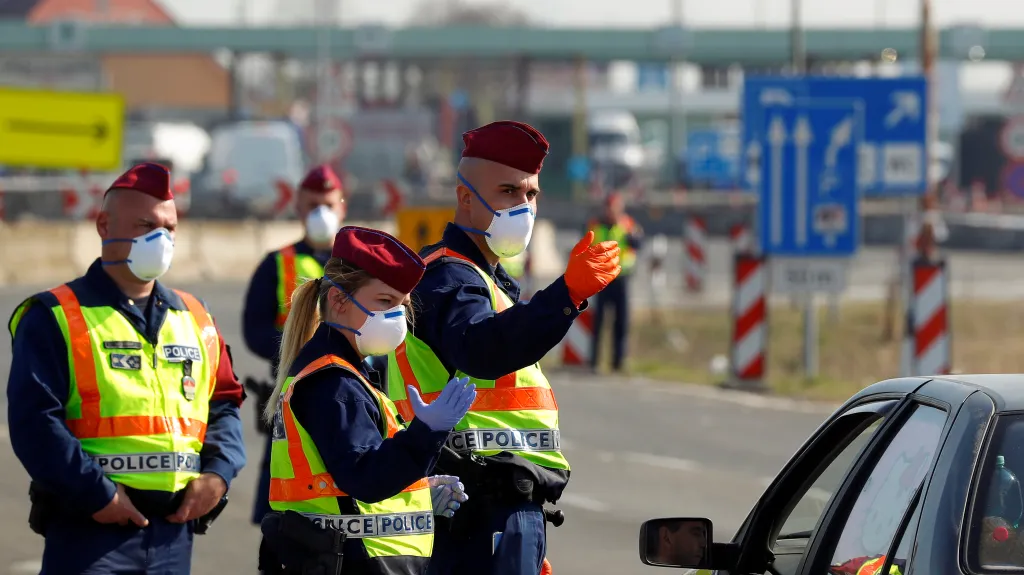 Maďarští policisté na hranici